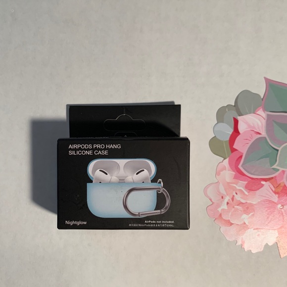 Glow-in-the-dark AirPod Pro case - Picture 2 of 7